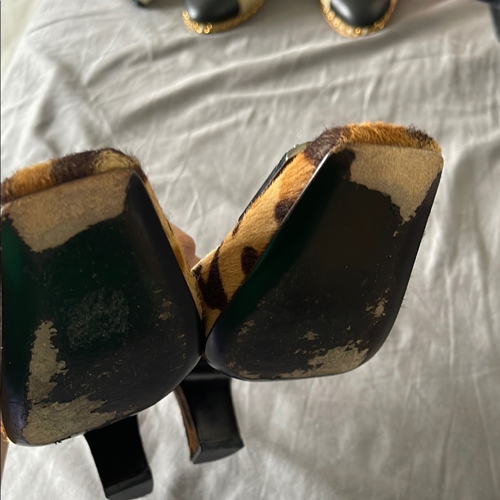 Prada Brown Tan Heels with Elegant Design - Picture 5 of 9